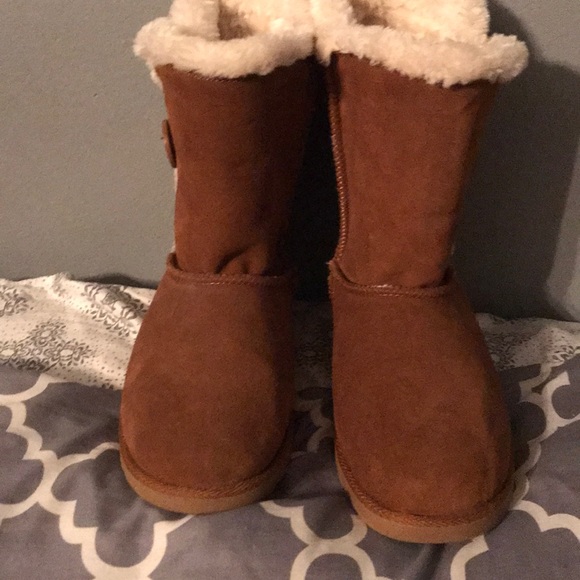 Boots - Picture 2 of 4